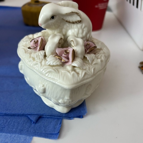 4/$100 Heart-Shaped Ceramic Trinket Box with Rabbit and Flowers - Picture 2 of 8
